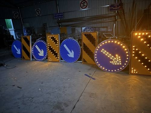 朔州朔州河南太阳能自发光交通路标牌厂家